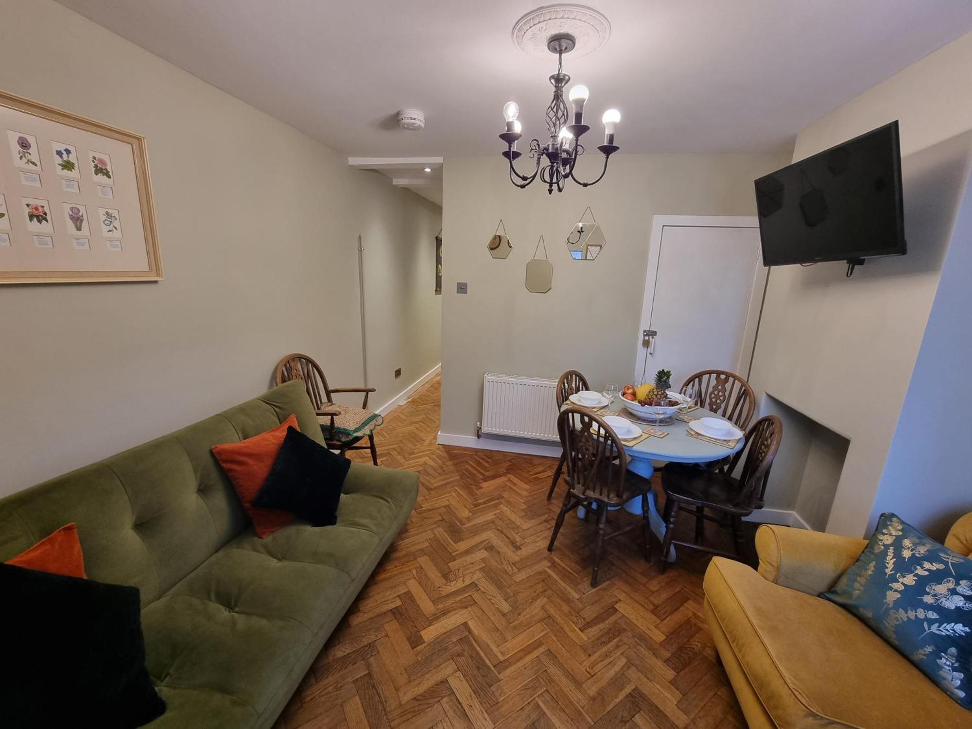 Cute Cottage In Egham Heathrow- 7 Guests 3 Bedrooms Luaran gambar